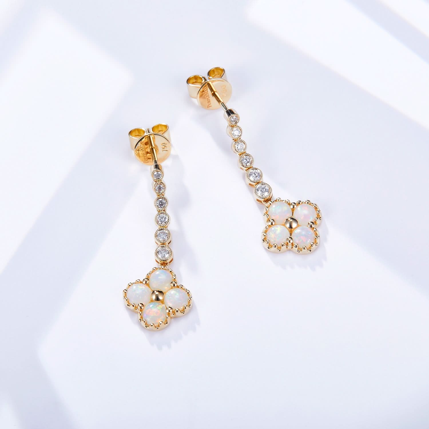 Chloe II – 18K 蛋白石钻石耳环