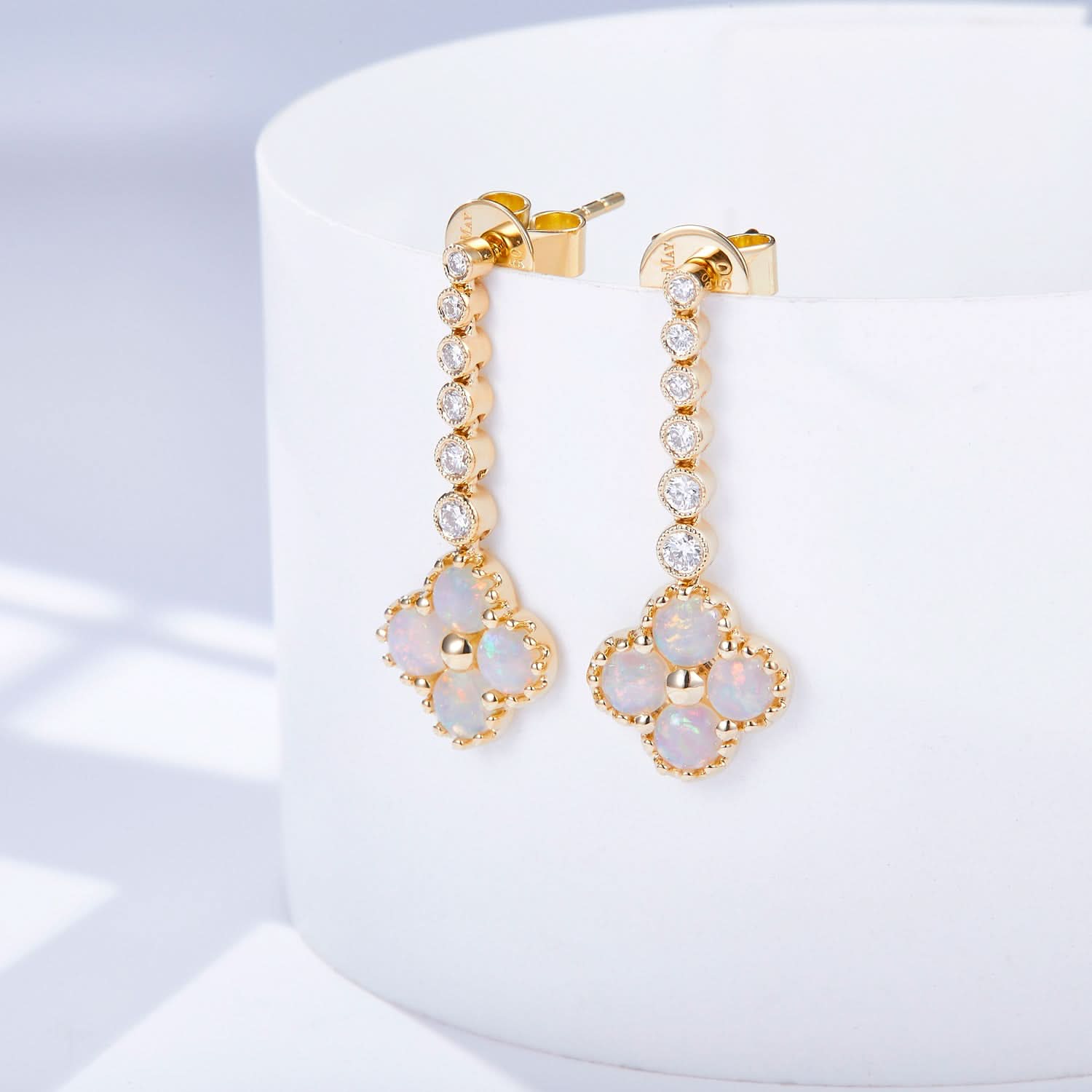 Chloe II – 18K 蛋白石钻石耳环