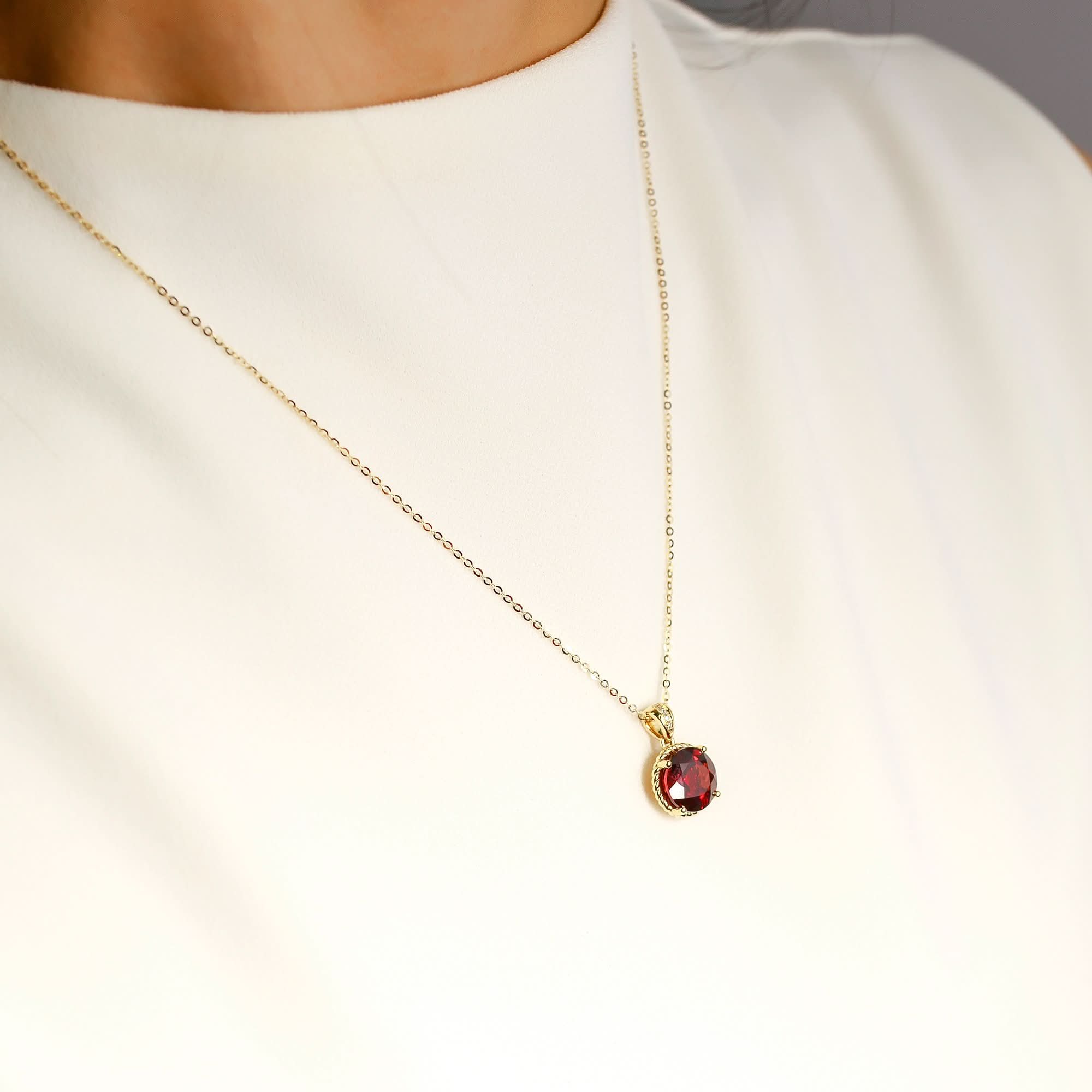 18K SOLID GOLD GARNET NECKLACE - Melbourne, Australia