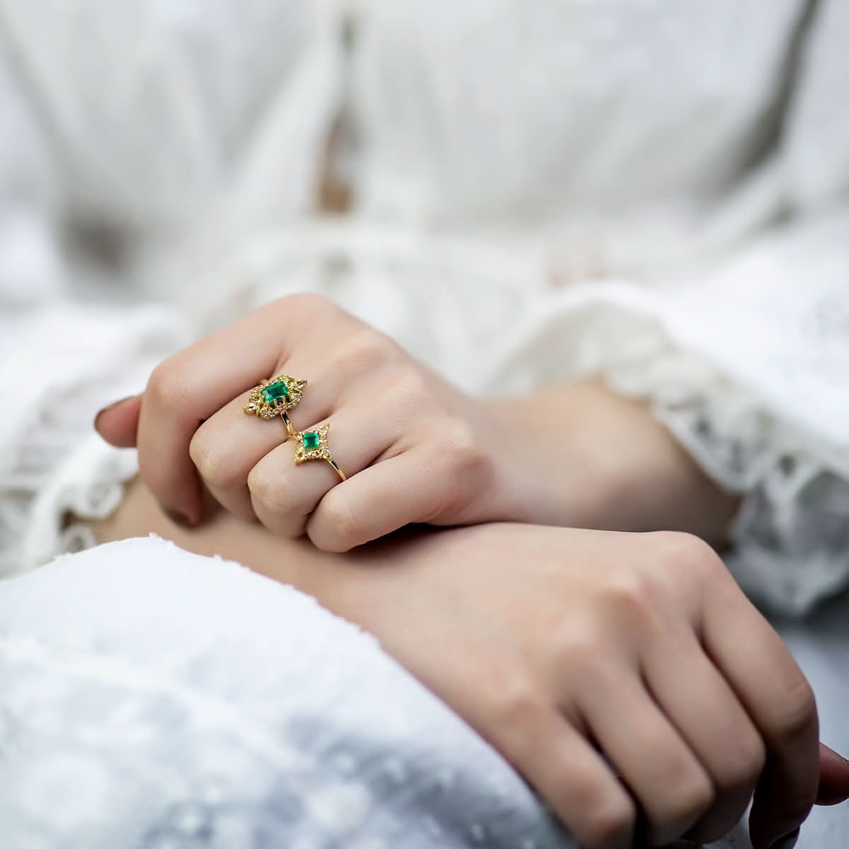 18K SOLID GOLD ANTIQUE DECO EMERALE-CUT EMERALD ENGAGEMENT RING - Melbourne, Australia