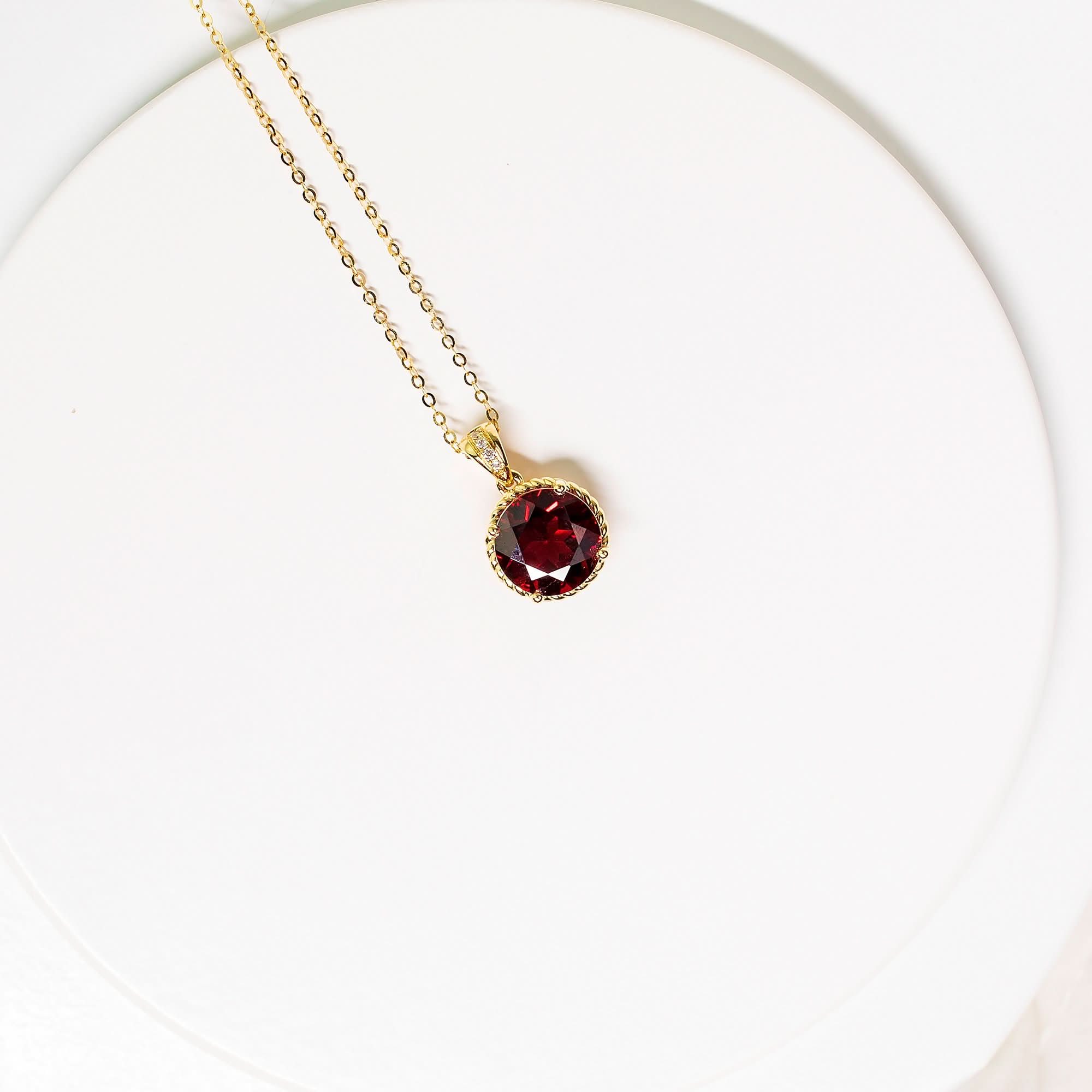 18K SOLID GOLD GARNET NECKLACE - Melbourne, Australia