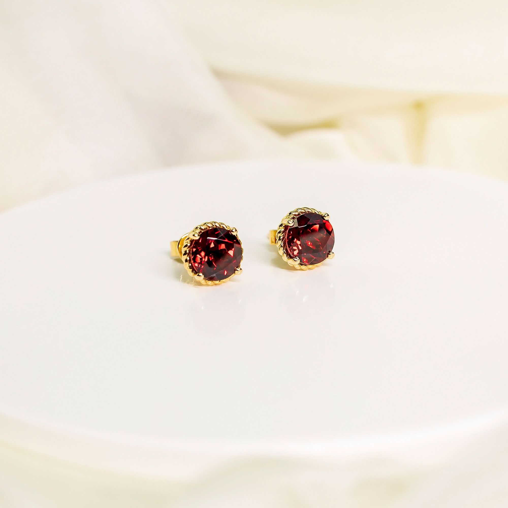 18K SOLID GOLD GARNET STUD EARRINGS - Melbourne, Australia