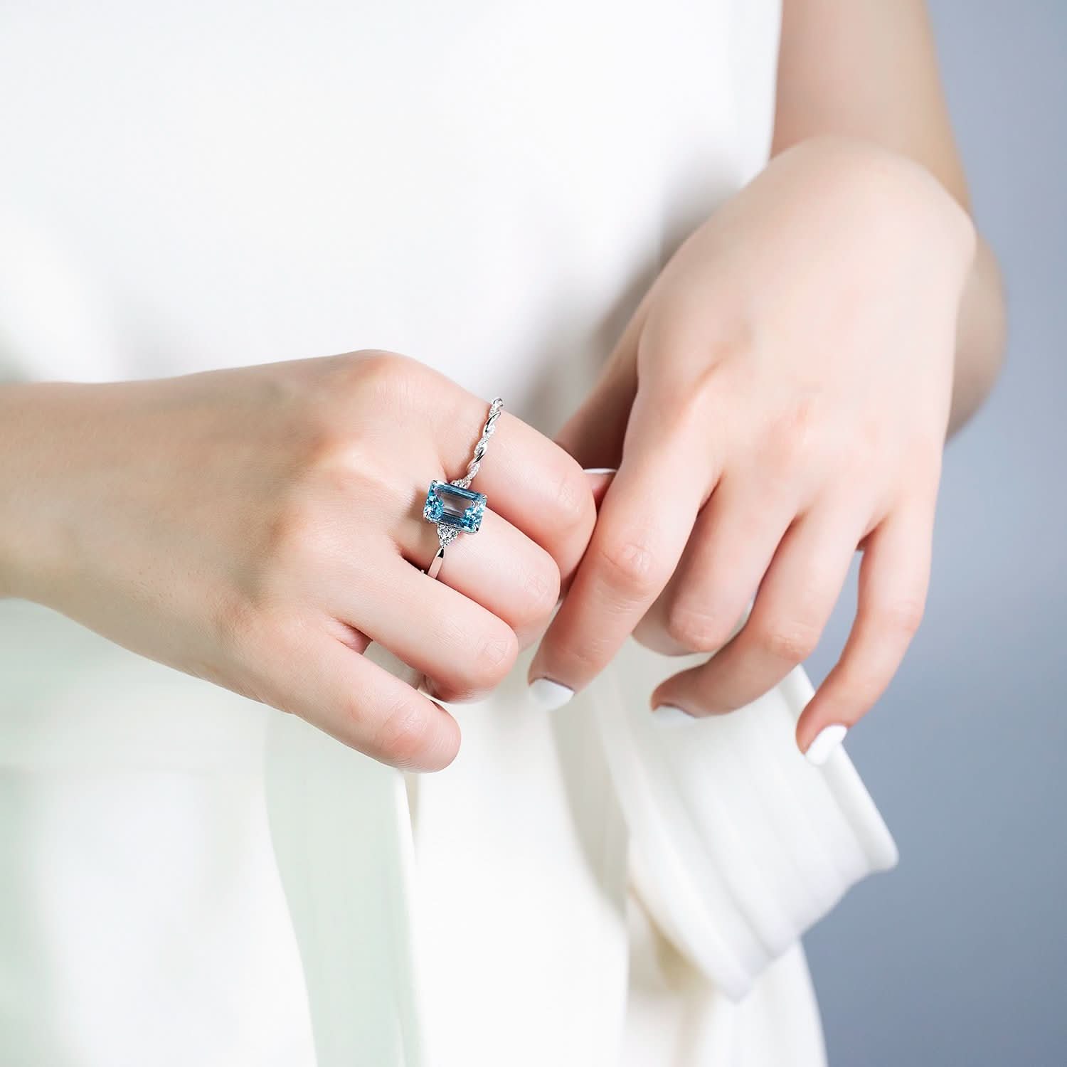 18K SOLID GOLD TOPAZ STATEMENT RING - Melbourne, Australia
