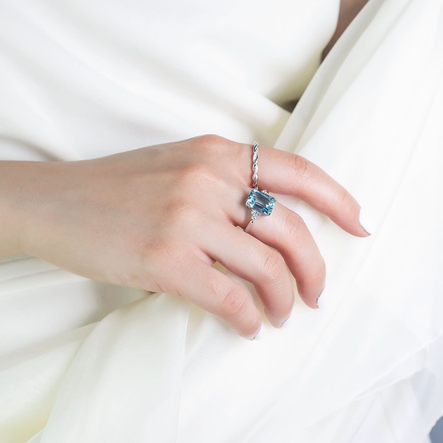 18K SOLID GOLD TOPAZ STATEMENT RING - Melbourne, Australia