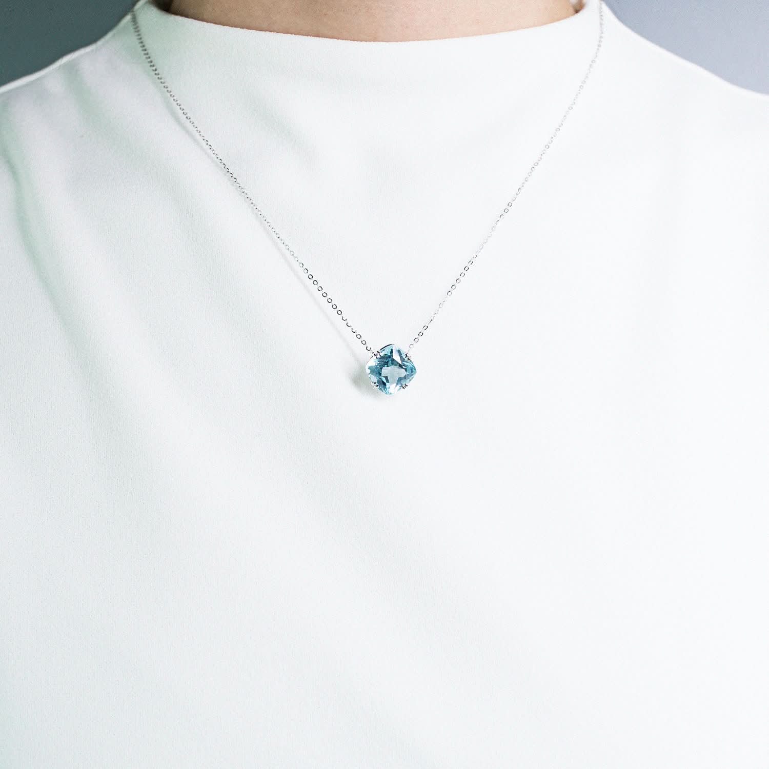 18K SOLID GOLD TOPAZ STATEMENT PENDANT - Melbourne, Australia