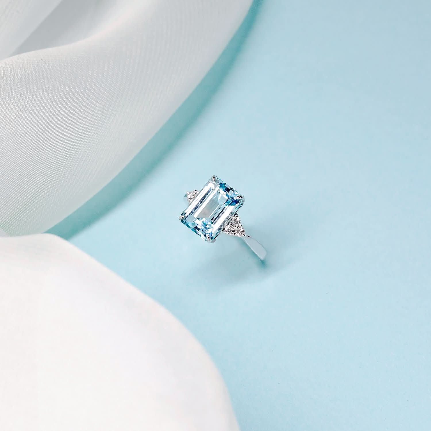 18K SOLID GOLD TOPAZ STATEMENT RING - Melbourne, Australia