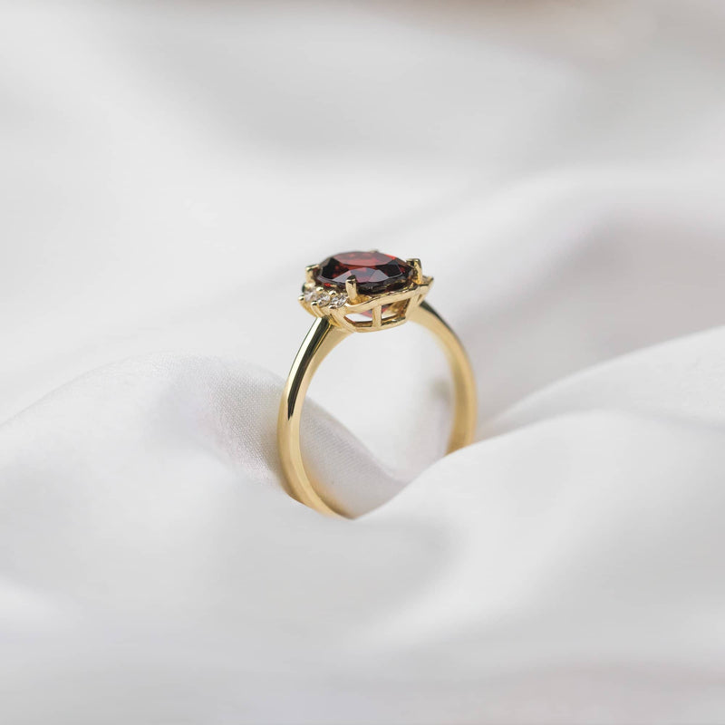 18k Solid Gold Oval Cut Garnet Engagement Ring - Melbourne, Australia
