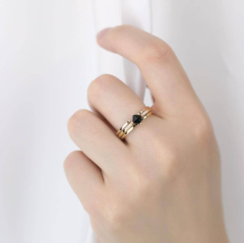 18k Solid Gold 5 Stone Black Diamond Ring Band - Melbourne, Australia